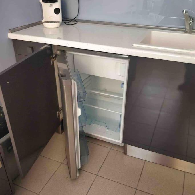 Takis & Machi House Apartment Rafina  Bagian luar foto
